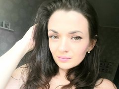 SweetHappyLady - female with brown hair webcam at ImLive