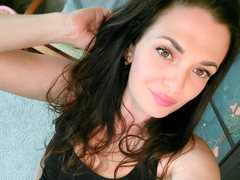 SweetHappyLady - female with brown hair webcam at ImLive