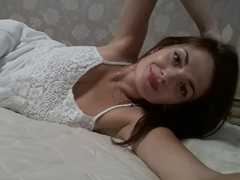 SweetHappyLady - female with brown hair webcam at ImLive