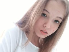 EmilyWaitingYou - blond female webcam at ImLive