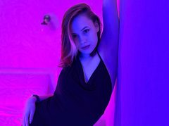 Emily_Bridget - female with brown hair webcam at ImLive