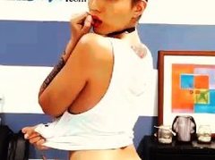 Emily_Clark - female with brown hair webcam at ImLive