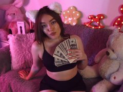 EmilyxRoss - female with brown hair webcam at ImLive
