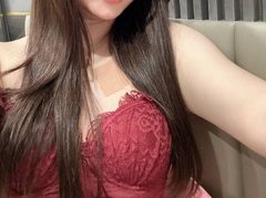 Emilyy - female webcam at ImLive