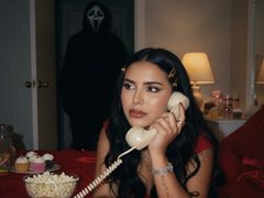 EmmaLuuu - female with black hair webcam at ImLive