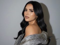 EmmaLuuu - female with black hair webcam at ImLive