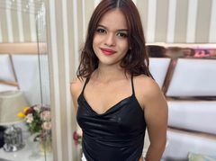 EmmaMarote - female with red hair webcam at LiveJasmin