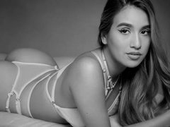 emmawatBuddy - female with red hair webcam at ImLive