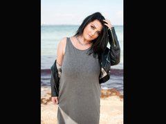 EstelaRusso - female with black hair and  big tits webcam at ImLive