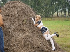 eTemptress - blond female webcam at ImLive