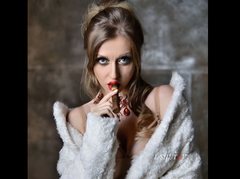 eTemptress - blond female webcam at ImLive