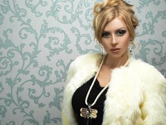 eTemptress - blond female webcam at ImLive