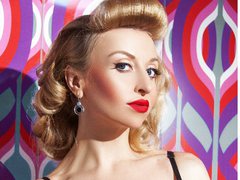 eTemptress - blond female webcam at ImLive