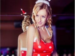 eTemptress - blond female webcam at ImLive