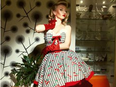 eTemptress - blond female webcam at ImLive