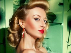 eTemptress - blond female webcam at ImLive