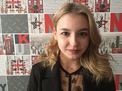 EvaVahnBe - female with brown hair webcam at ImLive