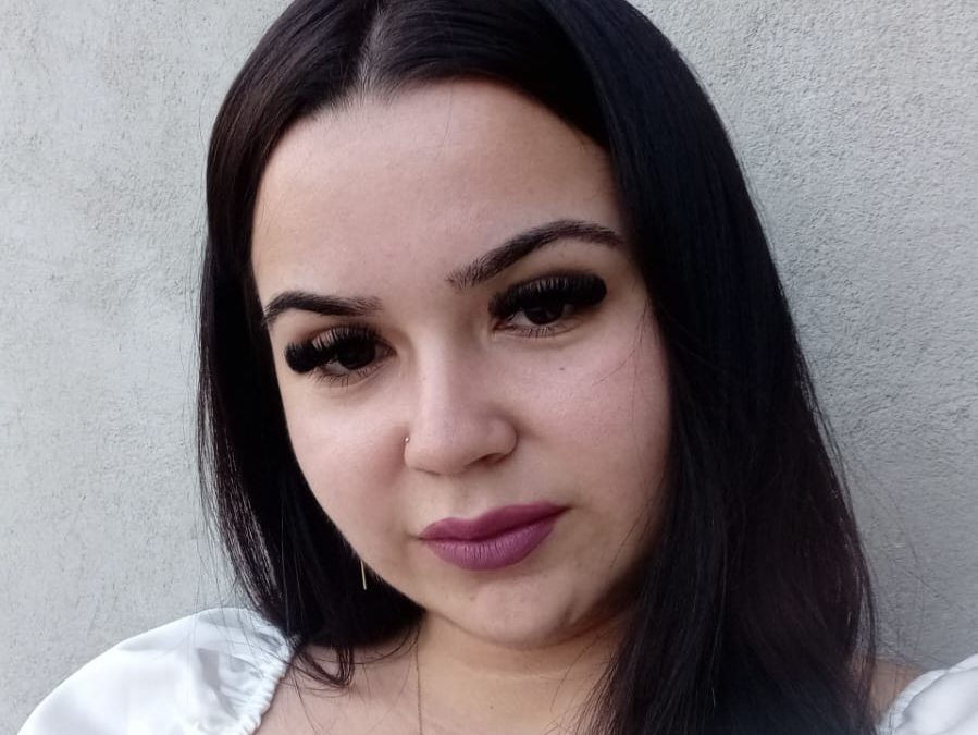 EvieRayy - black-haired babe webcam - SexCamDB.com