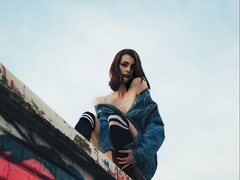 EvoletteLouLou - female with black hair webcam at ImLive