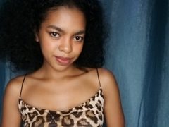 Evynya - female with black hair webcam at ImLive