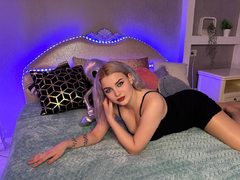 FelicityOnlinee - female webcam at ImLive