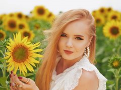 FocusOnMind - blond female webcam at LiveJasmin