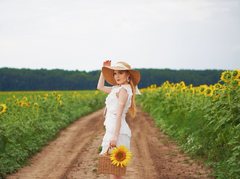 FocusOnMind - blond female webcam at LiveJasmin