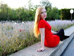 FocusOnMind - blond female webcam at LiveJasmin
