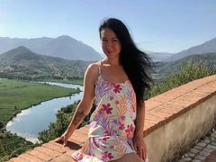 FortuneAlanna - female with brown hair and  small tits webcam at ImLive