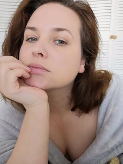 DesireDiane - female with brown hair and  small tits webcam at ImLive