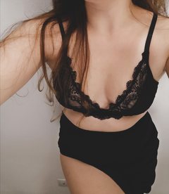 DesireDiane - female with brown hair and  small tits webcam at ImLive