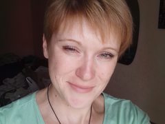 FrensissLove - female with brown hair and  small tits webcam at ImLive