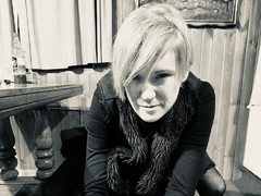 FrensissLove - female with brown hair and  small tits webcam at ImLive