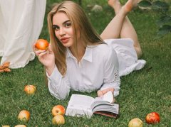 GabriellaBreen - blond female with  big tits webcam at LiveJasmin