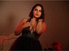 GentleBetty - female with brown hair webcam at ImLive