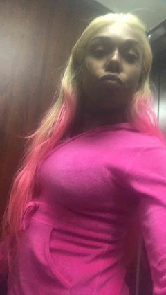 gemsly - blond shemale webcam at ImLive
