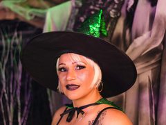 GianellaCox - blond female webcam at xLoveCam