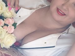 AmazingHelena4u - female with brown hair and  big tits webcam at LiveJasmin