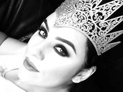 InoccentWet - female with black hair webcam at ImLive