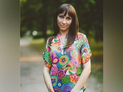 GoodGlamorGirl - female with brown hair and  small tits webcam at xLoveCam
