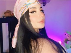 GraceClarke - female with black hair webcam at xLoveCam