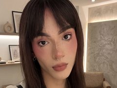 HannahDeluxe - shemale with black hair webcam at LiveJasmin
