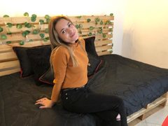 HarperEvans - female with brown hair and  small tits webcam at xLoveCam