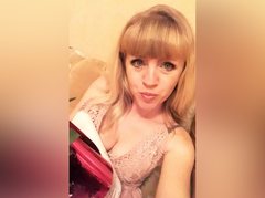 HayleyXRise - female with brown hair and  big tits webcam at ImLive