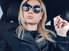 HeartlessQueennn - female with brown hair and  small tits webcam at ImLive