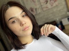 HeidiWillson - female with black hair webcam at LiveJasmin