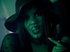 HeidyMaxell - female with brown hair webcam at ImLive
