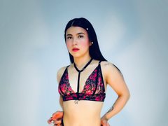 Hilary_Thompson - female with black hair webcam at ImLive