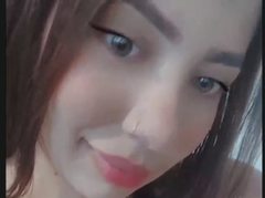 HollieWolldy - female with brown hair and  big tits webcam at xLoveCam