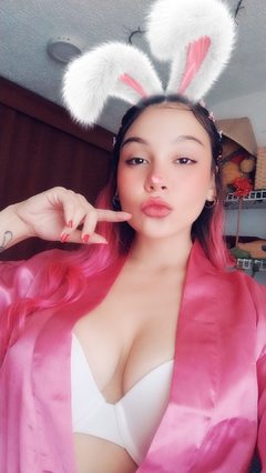 Hunny_Bunny - female with brown hair webcam at ImLive